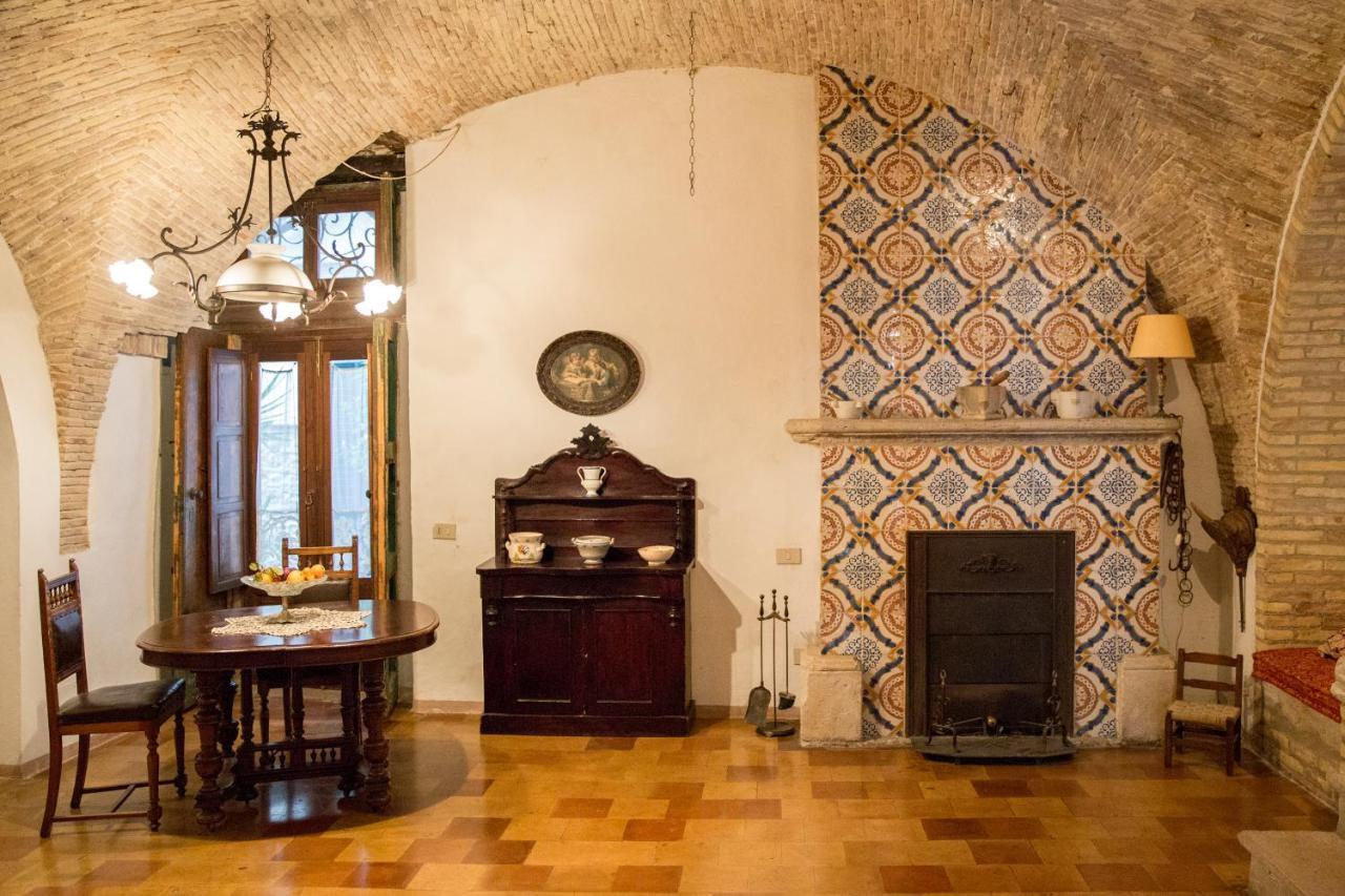 Le Foglie Di Acanto Lucera Buitenkant foto