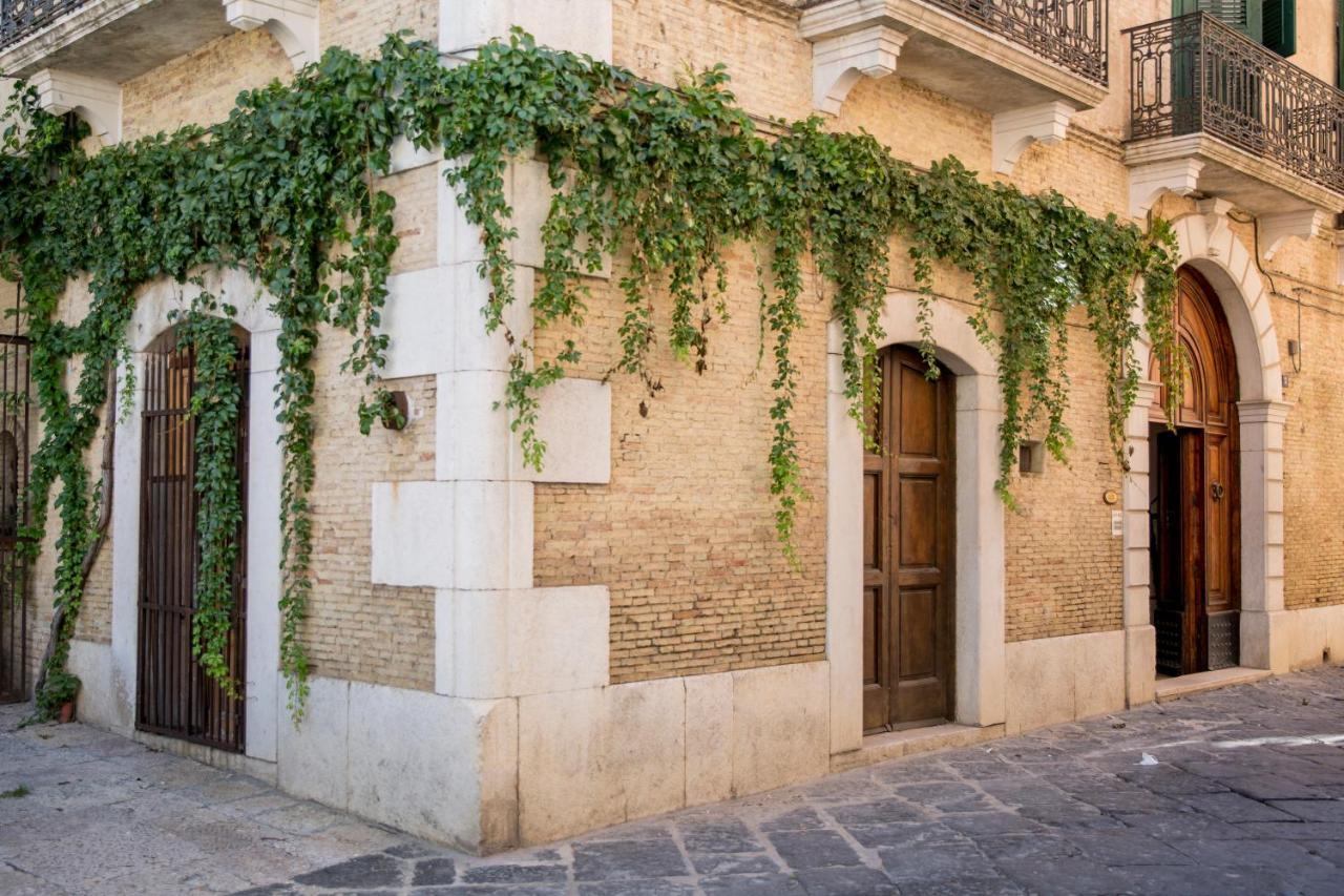 Le Foglie Di Acanto Lucera Buitenkant foto